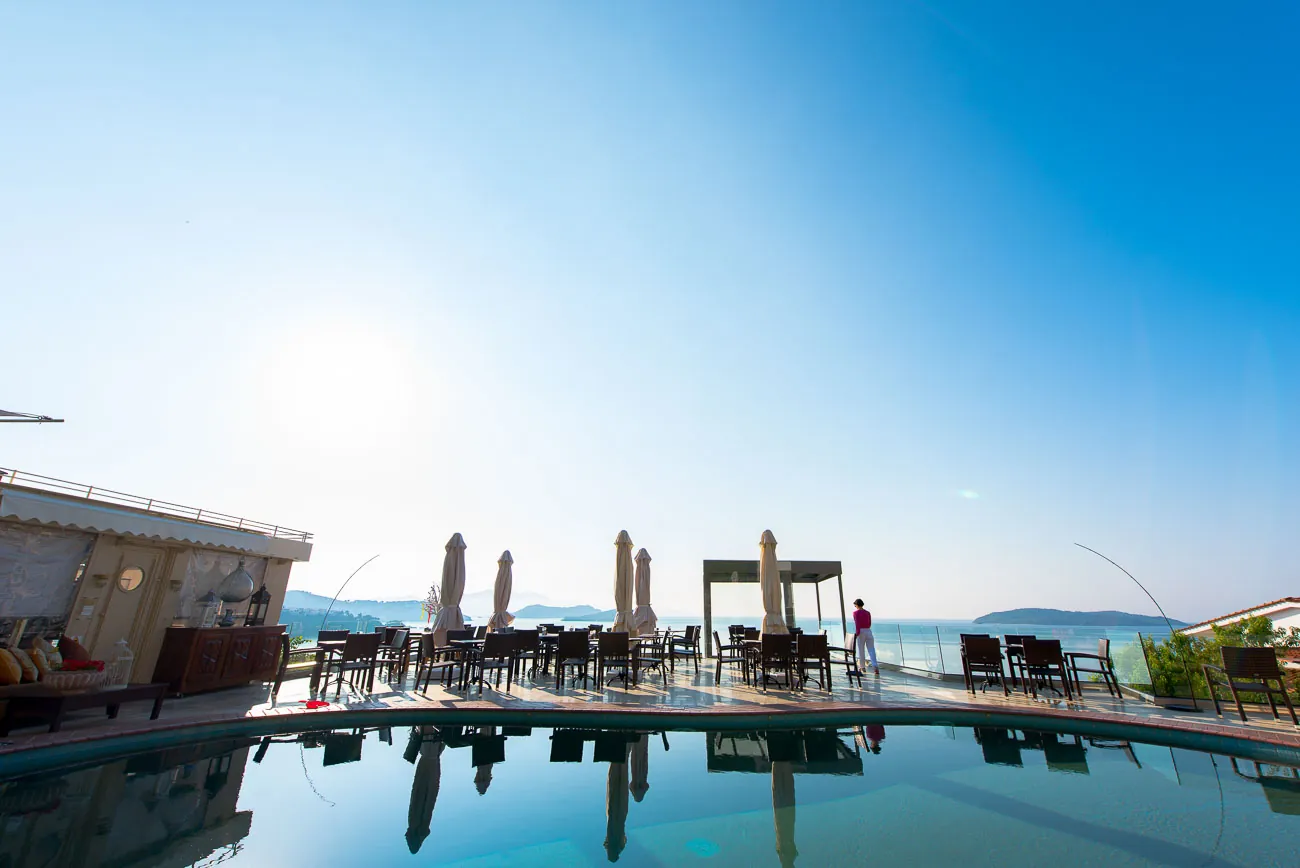 Sunbeds by the pool, facing the sea